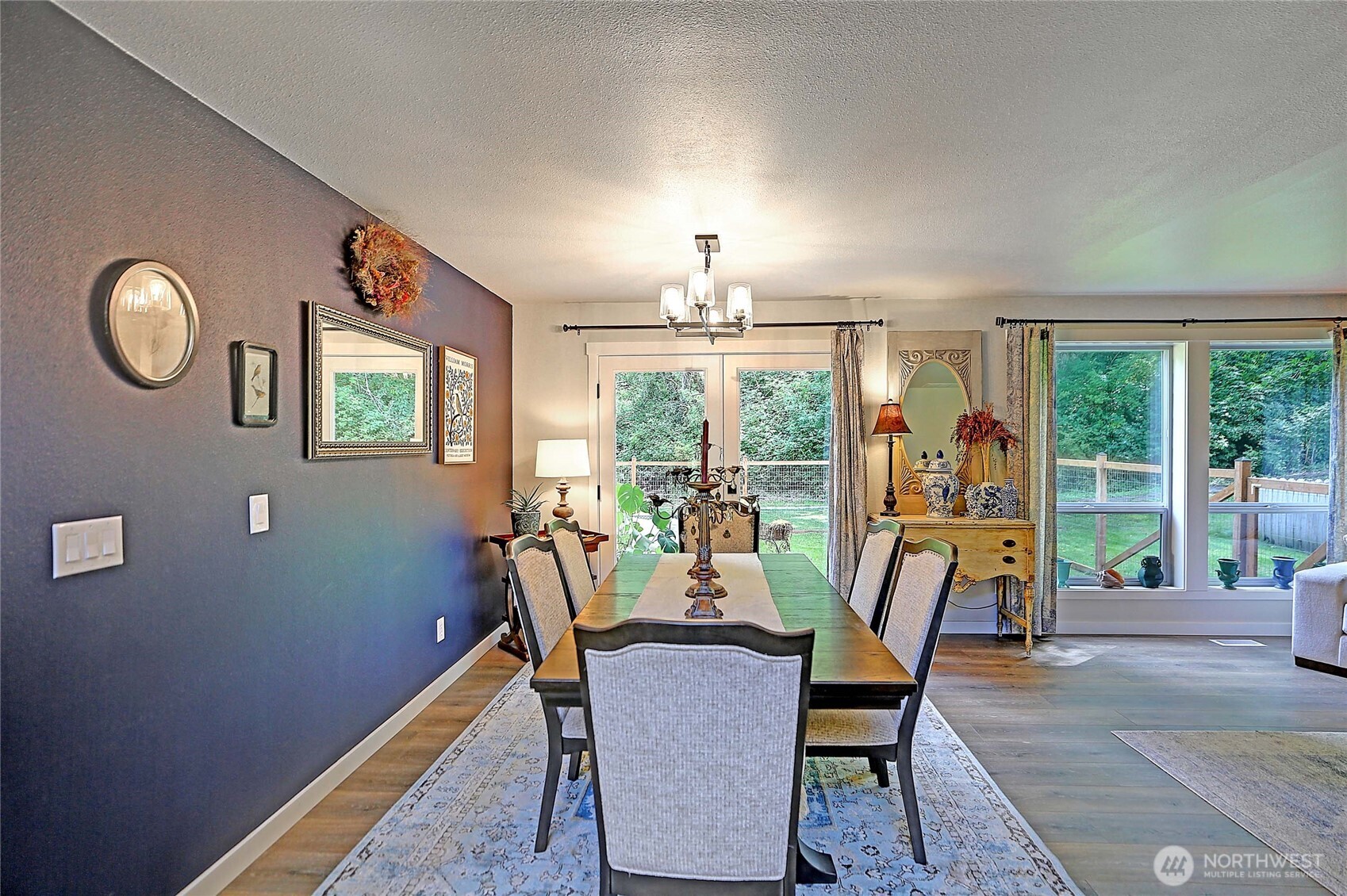 4433 Village Road Property Photo 5