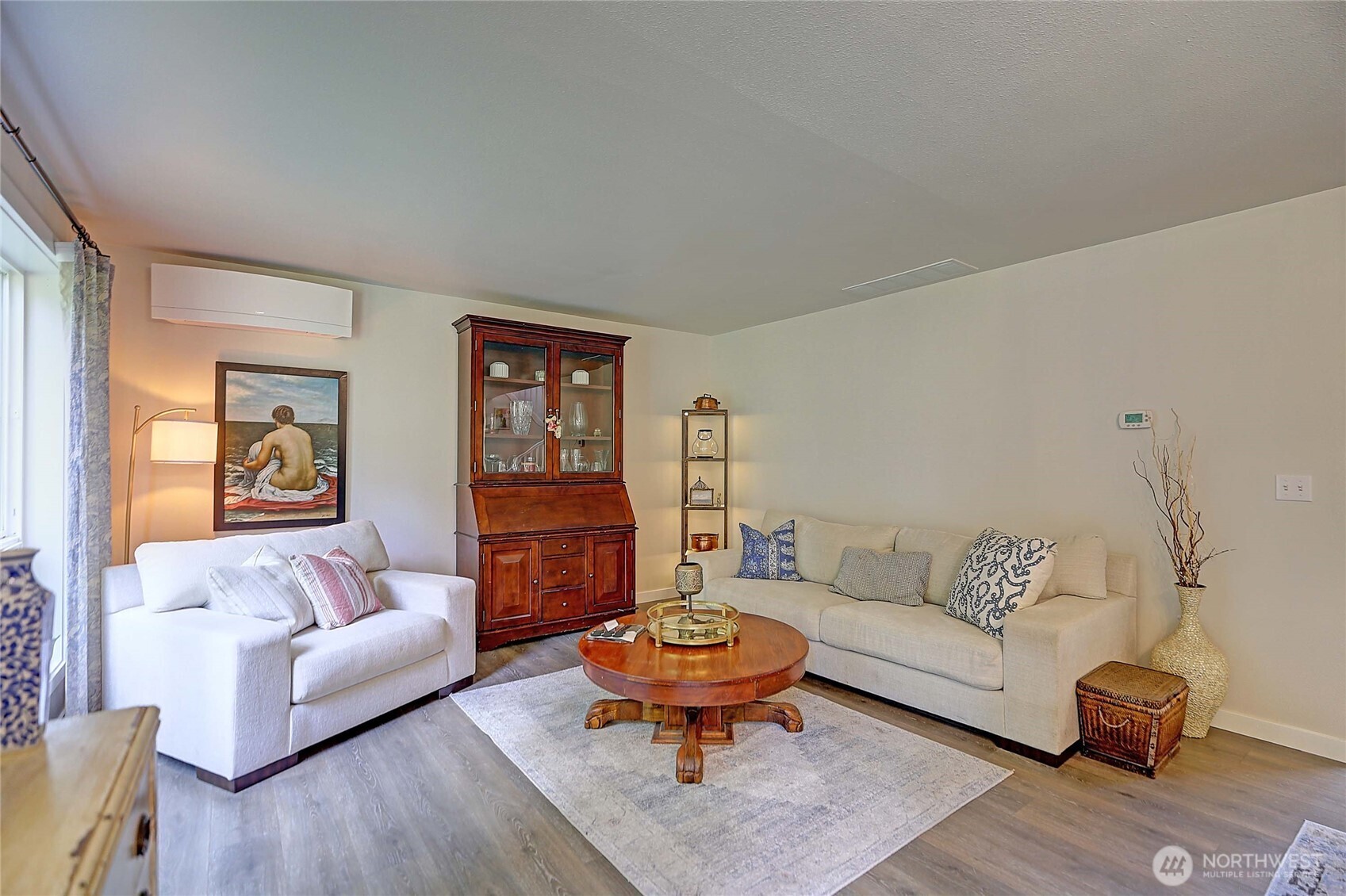 4433 Village Road Property Photo 8