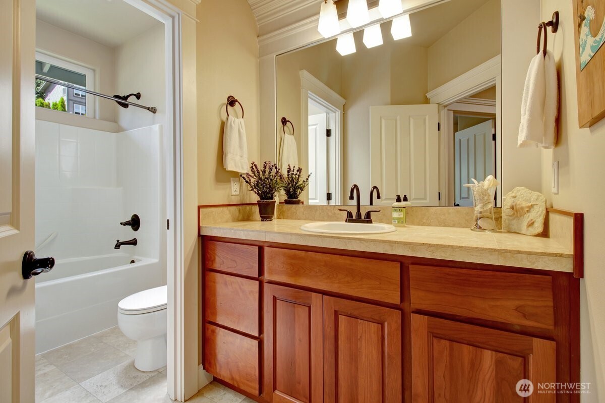 1165 Matterhorn Loop Property Photo 22