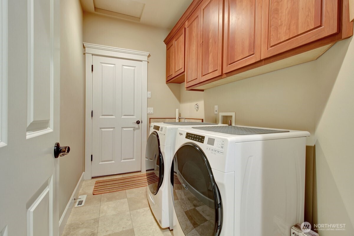 1165 Matterhorn Loop Property Photo 23