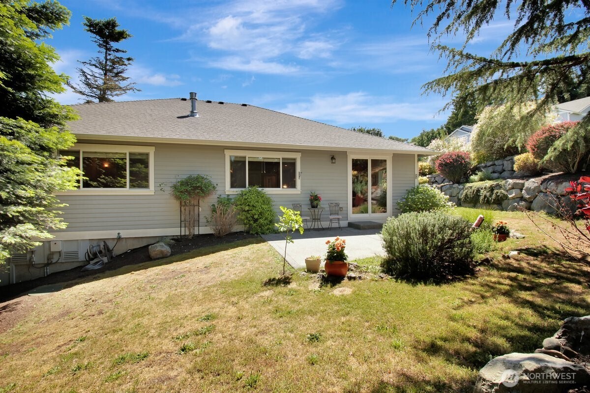 1165 Matterhorn Loop Property Photo 24
