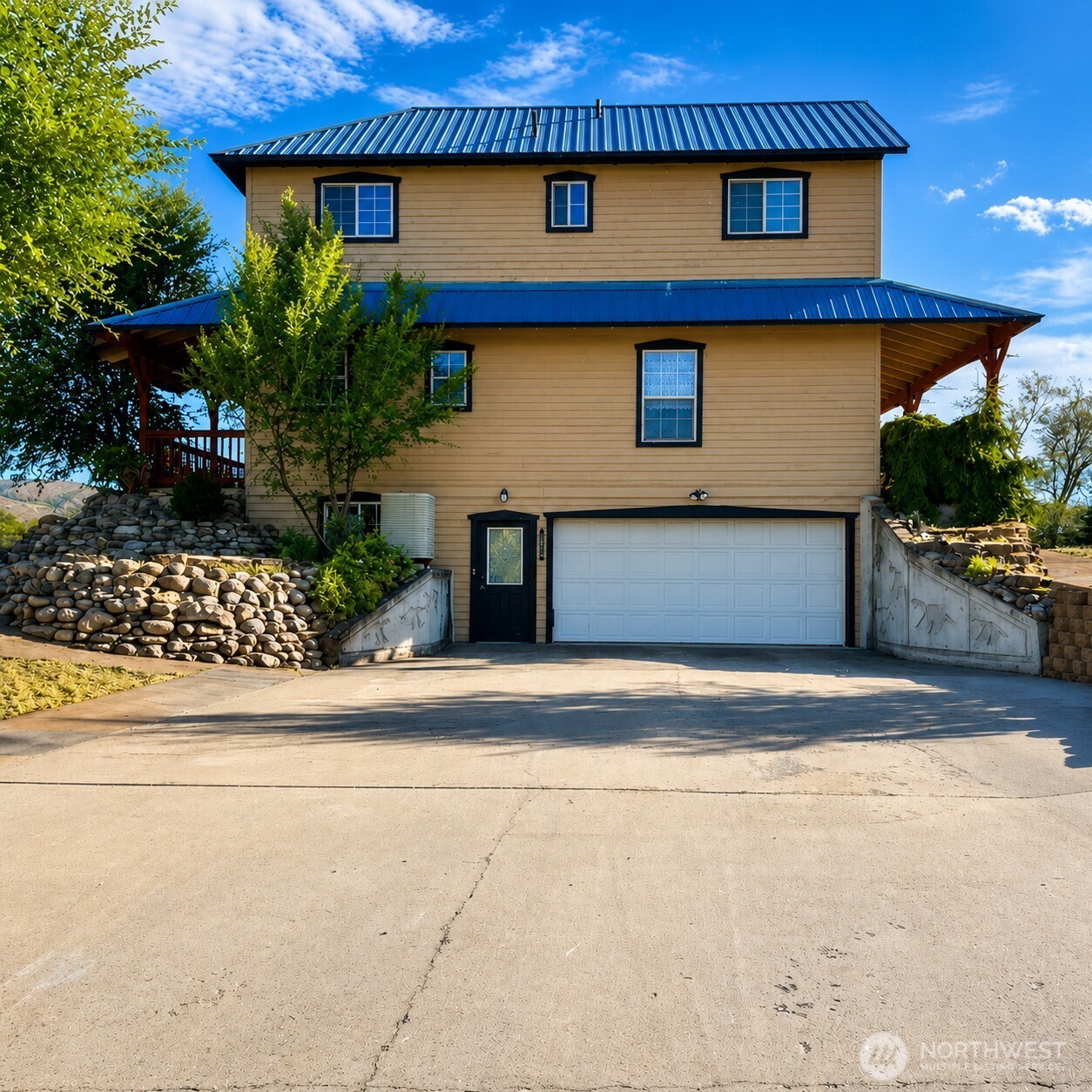 6 Orchard Loop S. Property Photo 1