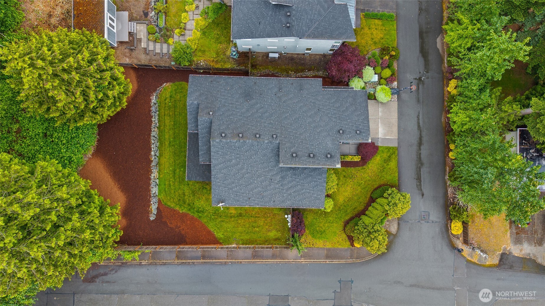 22326 2nd Place Property Photo 38