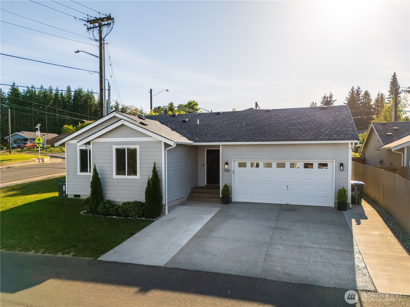 2086 Thornton St Property Photo 1