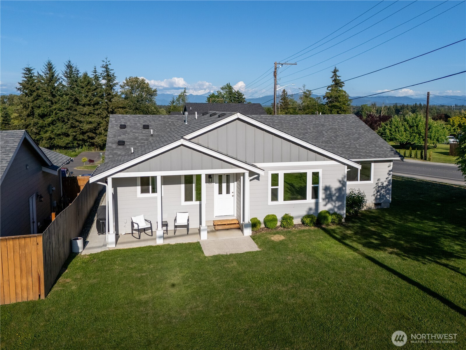 2086 Thornton St Property Photo 2