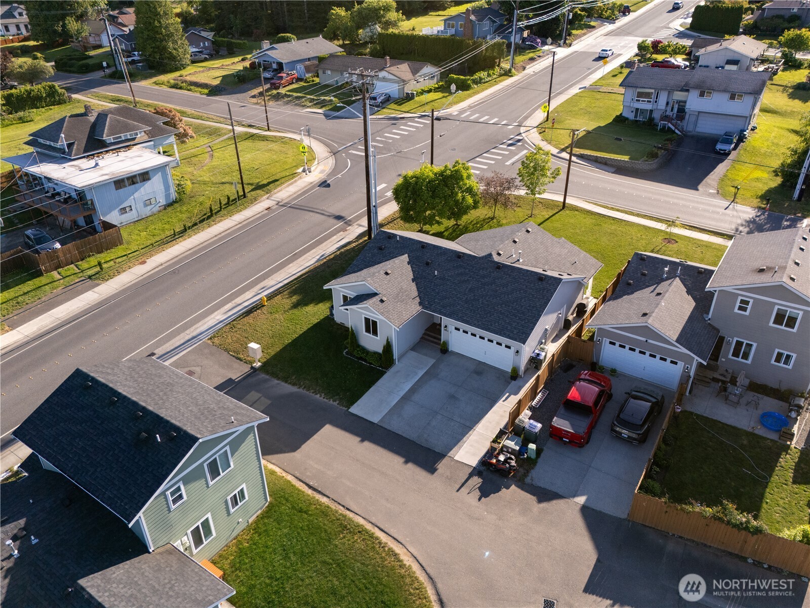 2086 Thornton St Property Photo 27