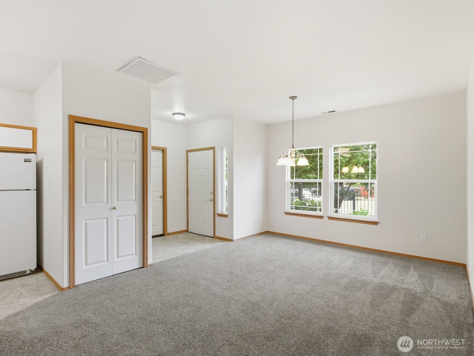323 N Laventure Road C Property Photo 6