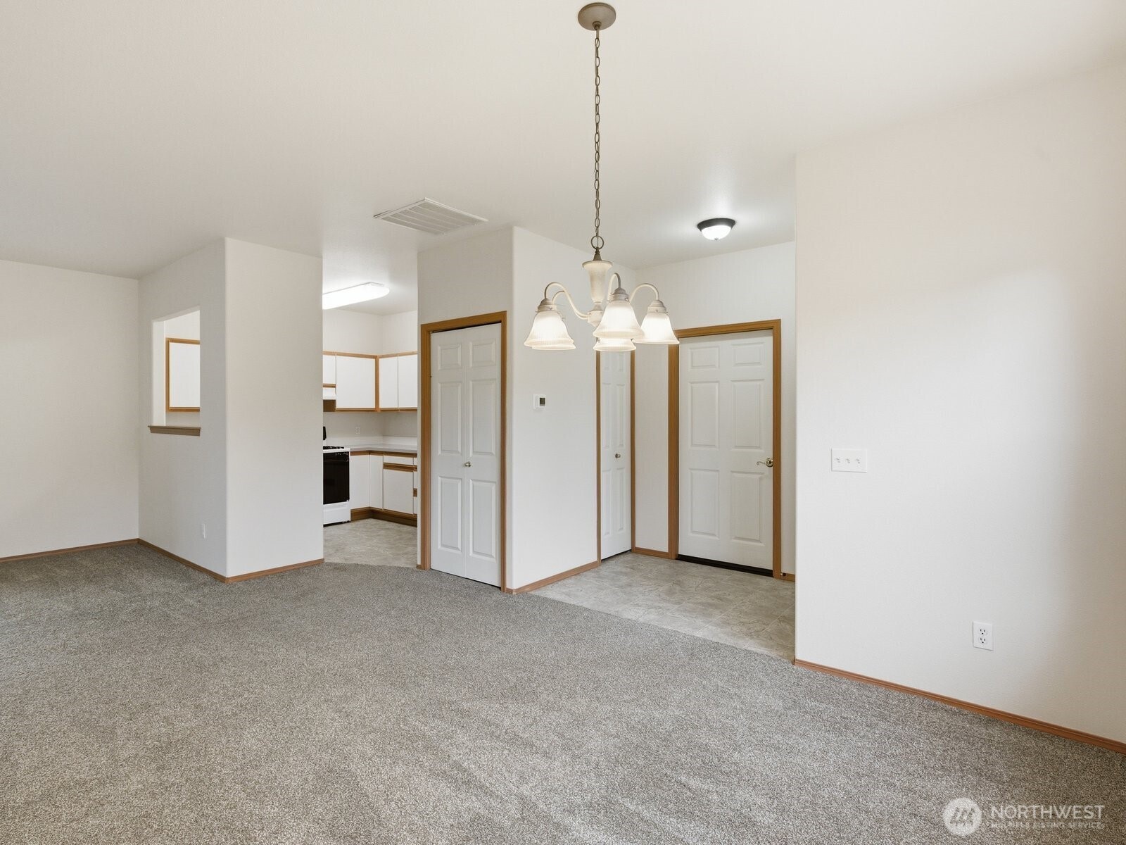 323 N Laventure Road C Property Photo 7