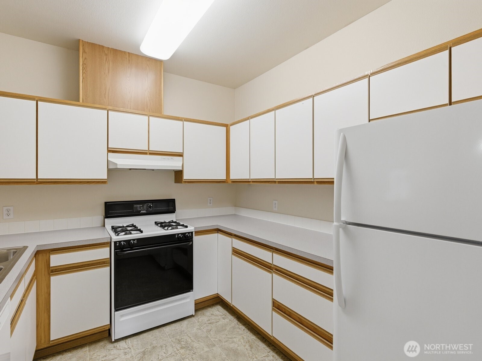 323 N Laventure Road C Property Photo 9