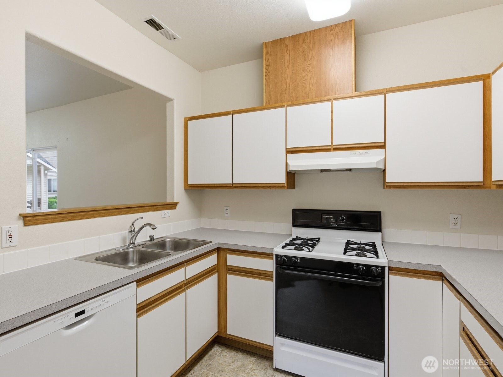 323 N Laventure Road C Property Photo 10