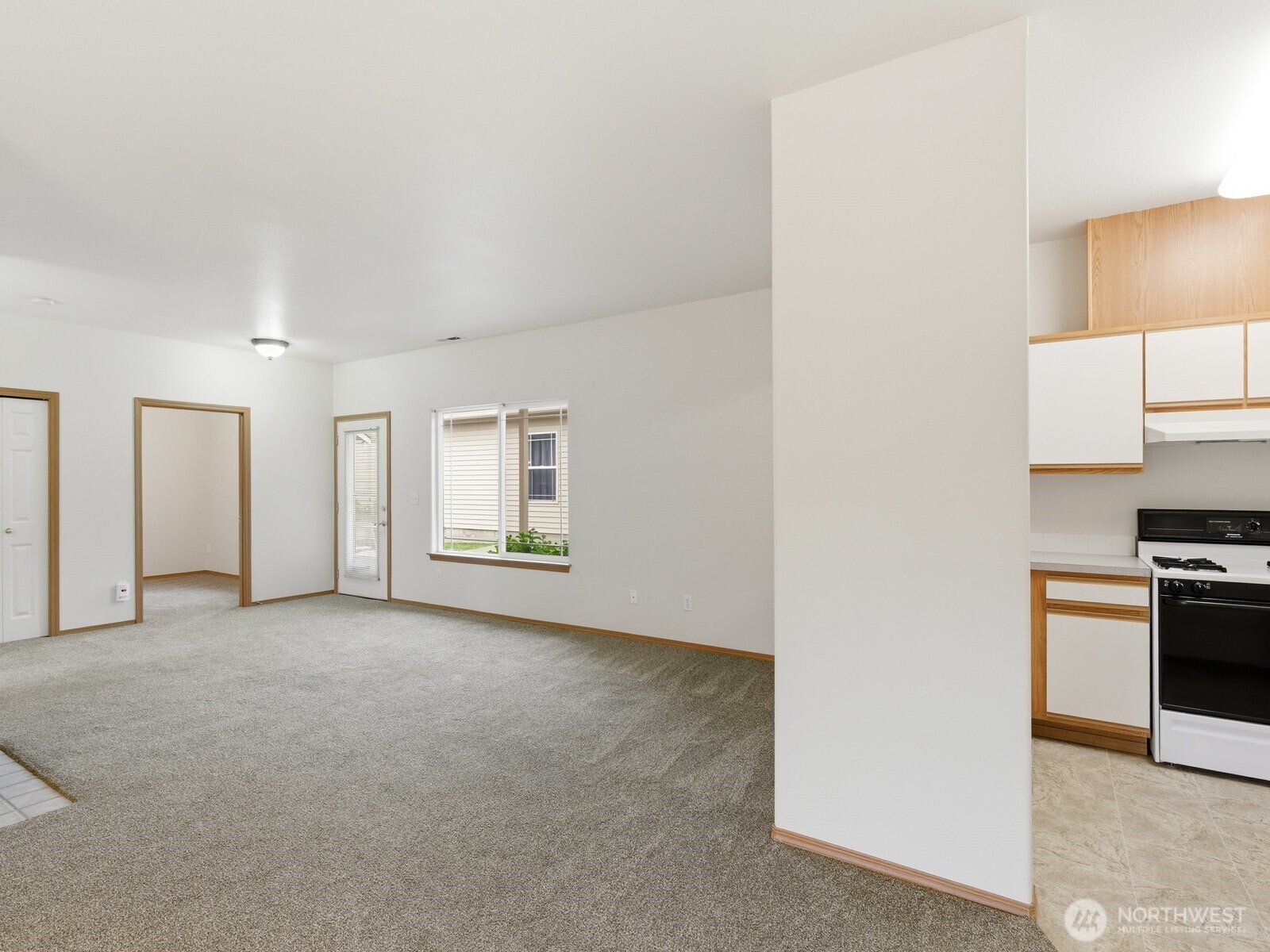 323 N Laventure Road C Property Photo 11