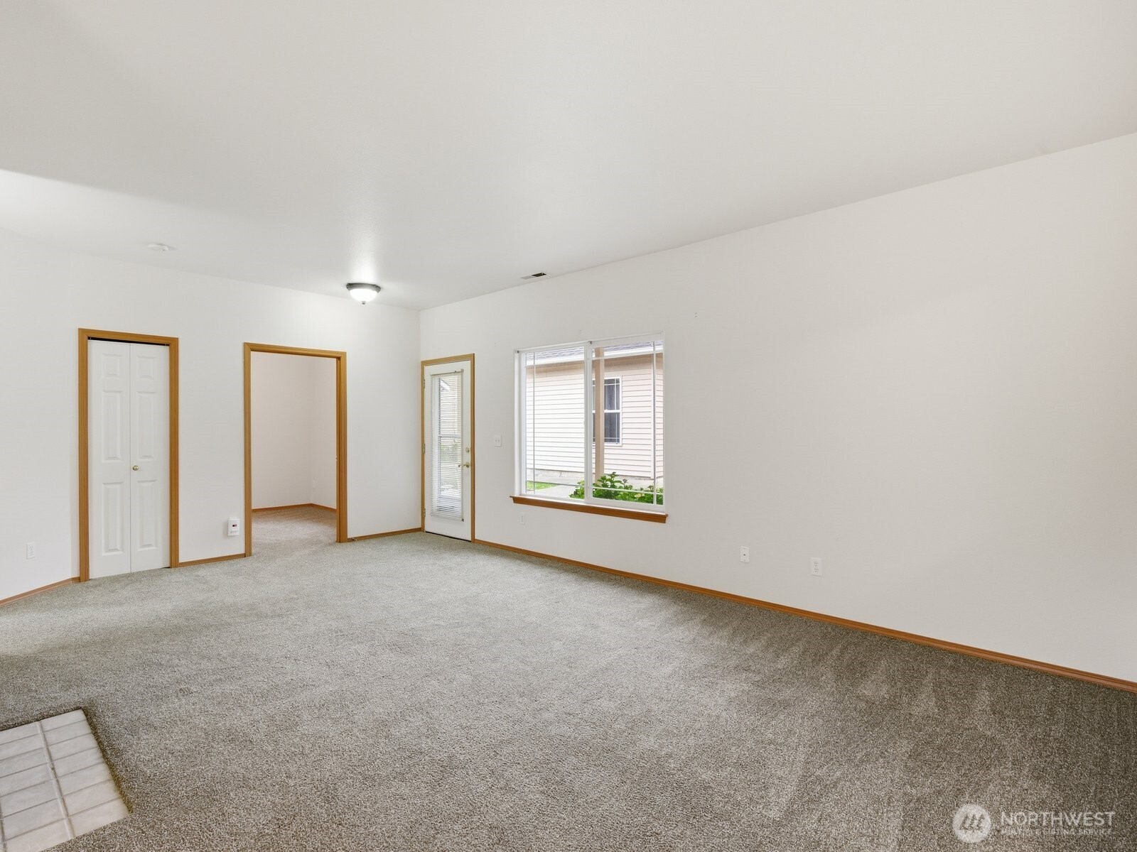 323 N Laventure Road C Property Photo 12