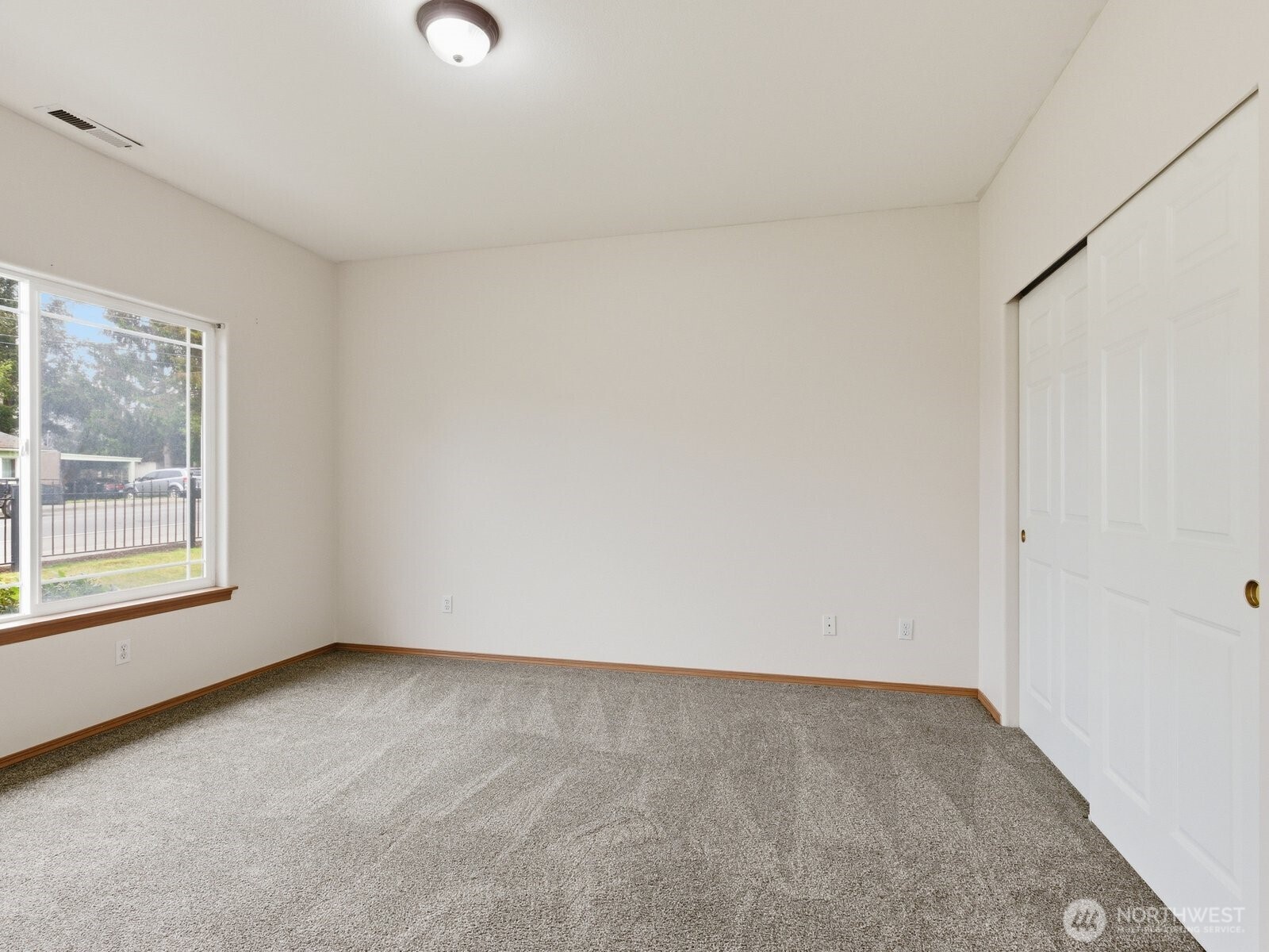 323 N Laventure Road C Property Photo 15