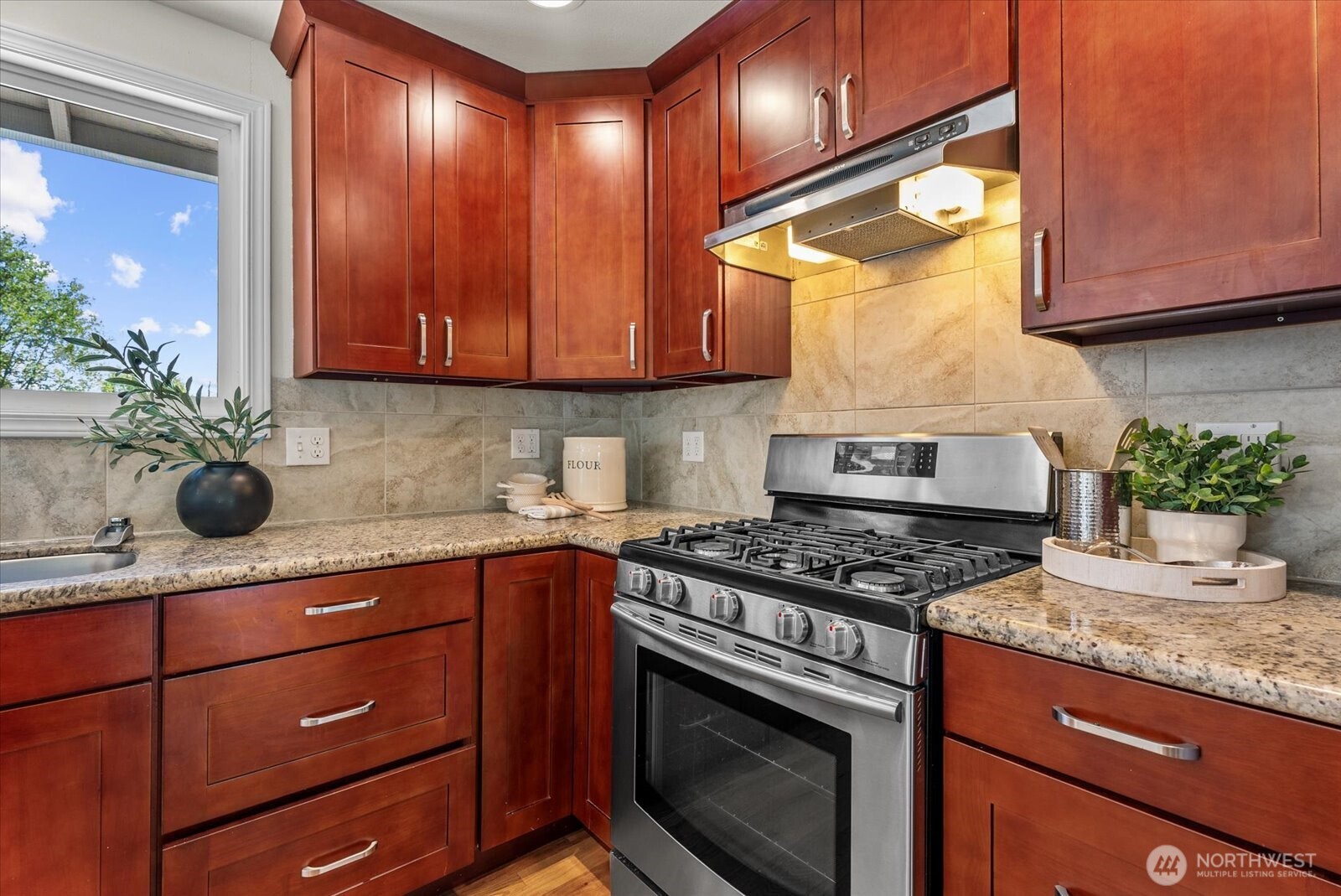 18711 64th Avenue Property Photo 9