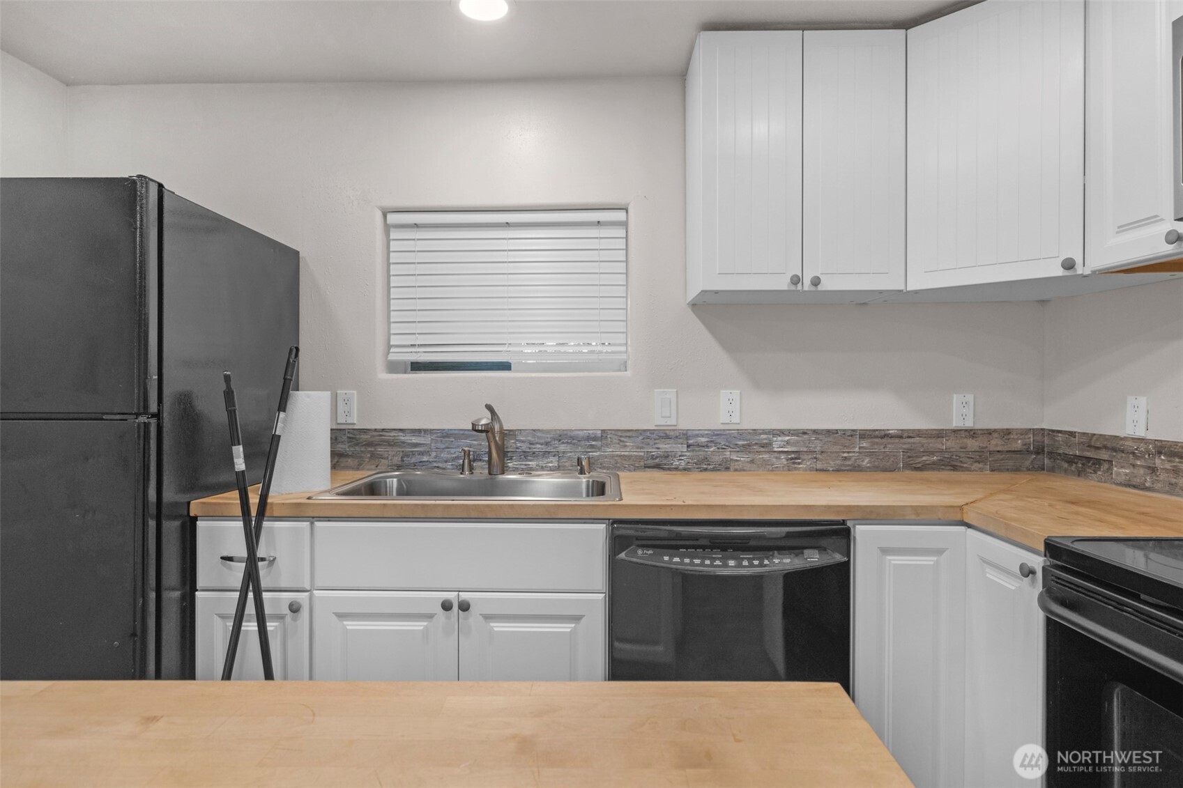 929 Pecks Drive Property Photo 15