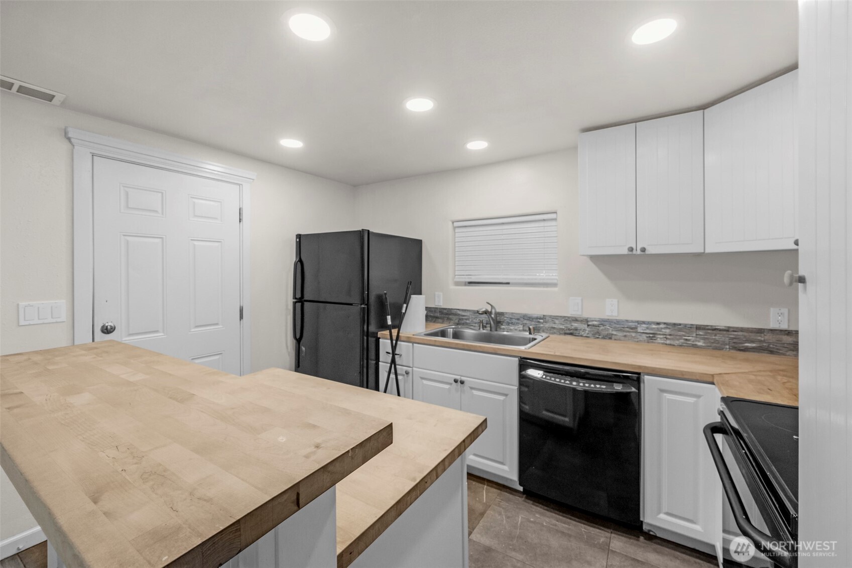 929 Pecks Drive Property Photo 17