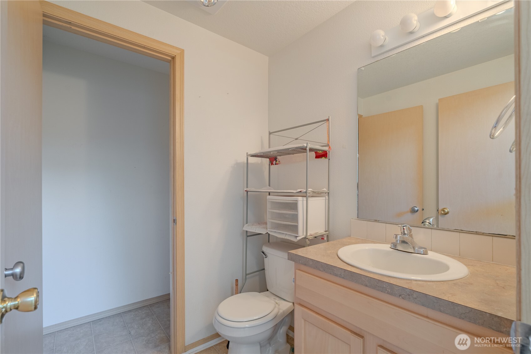 1115 W 33rd Way Property Photo 5