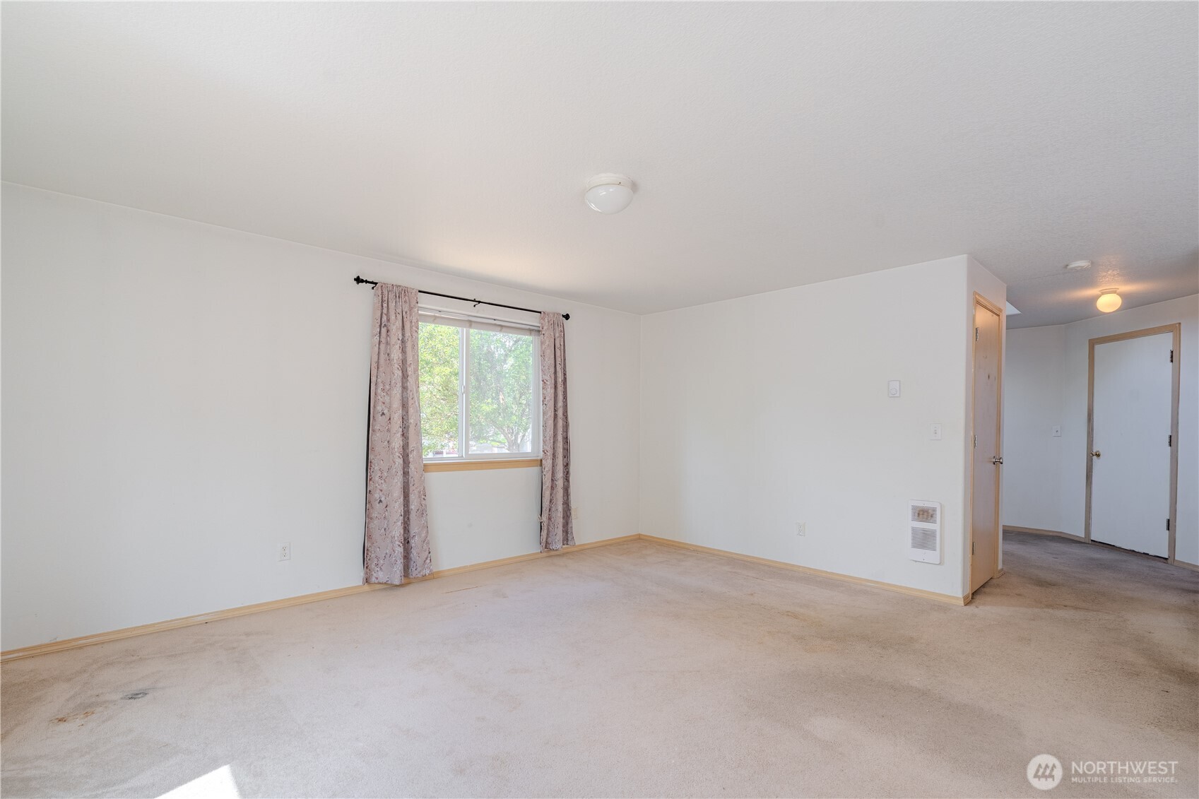 1115 W 33rd Way Property Photo 12