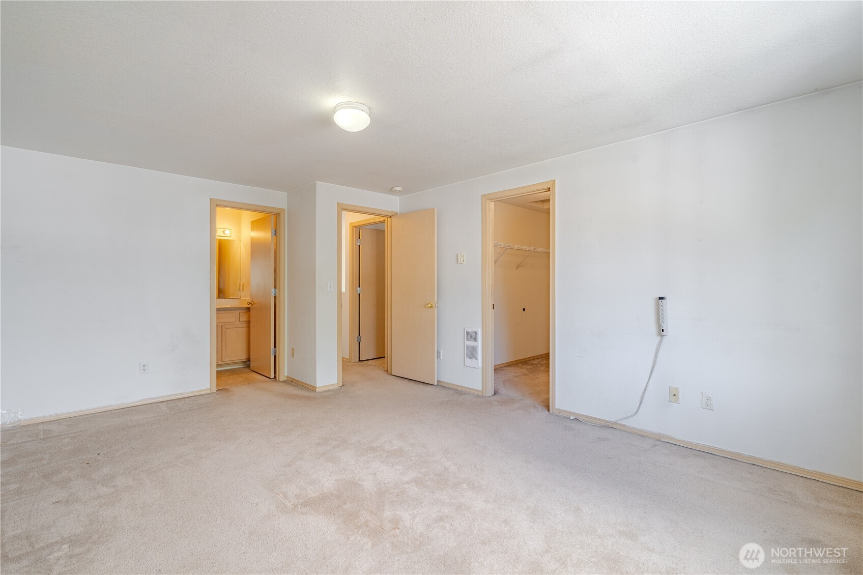 1115 W 33rd Way Property Photo 21