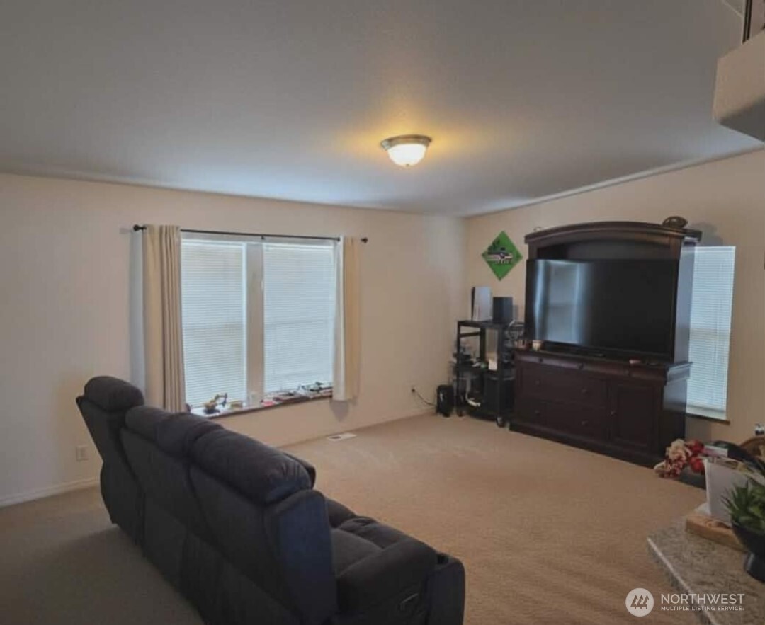 114 E 7th Street Property Photo 10