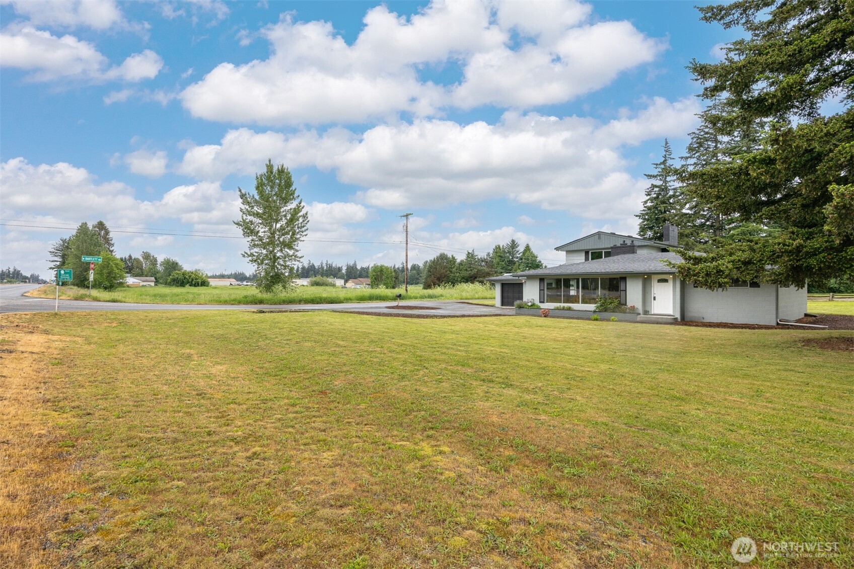 108 W Bartlett Road Property Photo 2