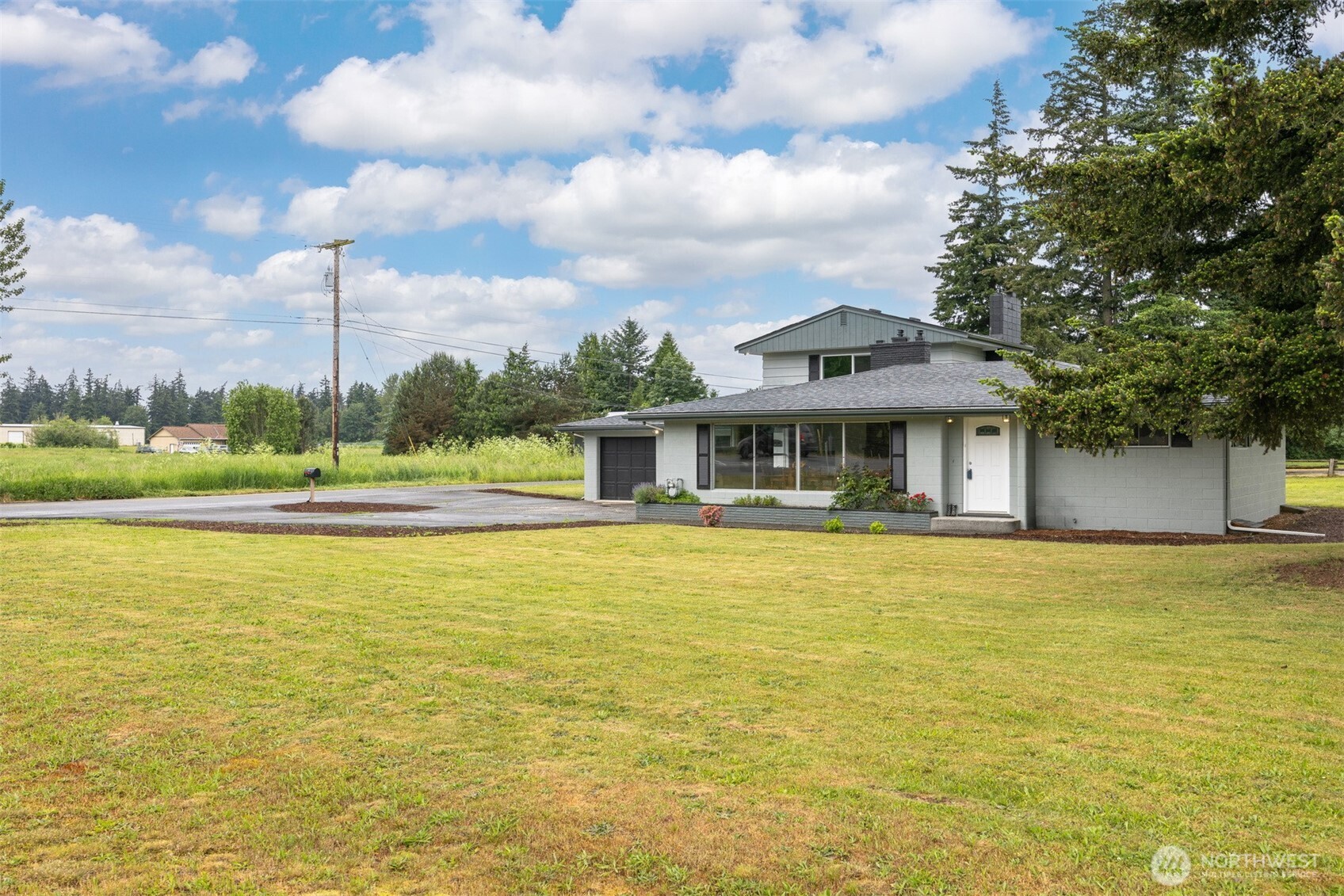 108 W Bartlett Road Property Photo 3