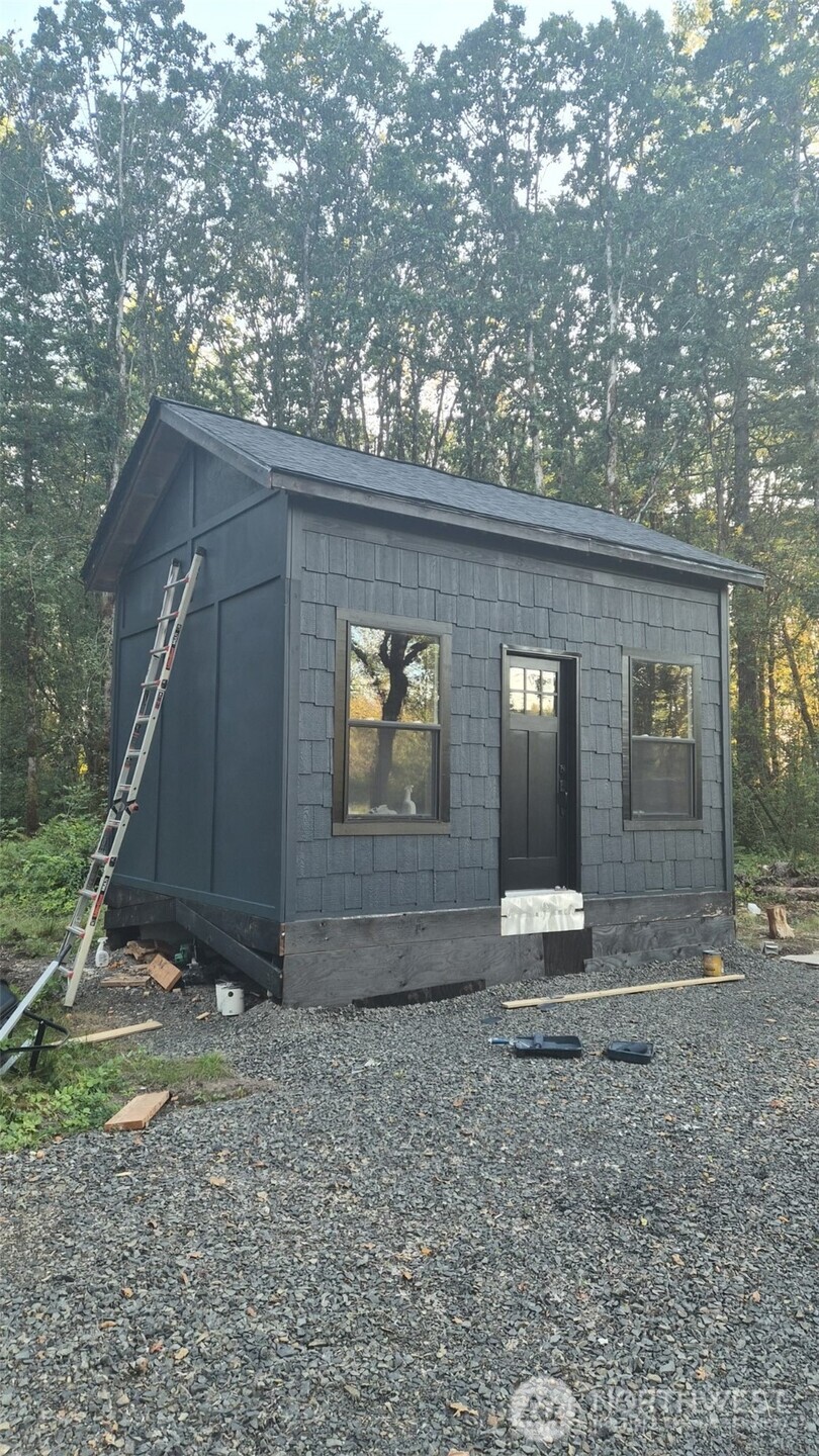 209 Frost Road Property Photo 4