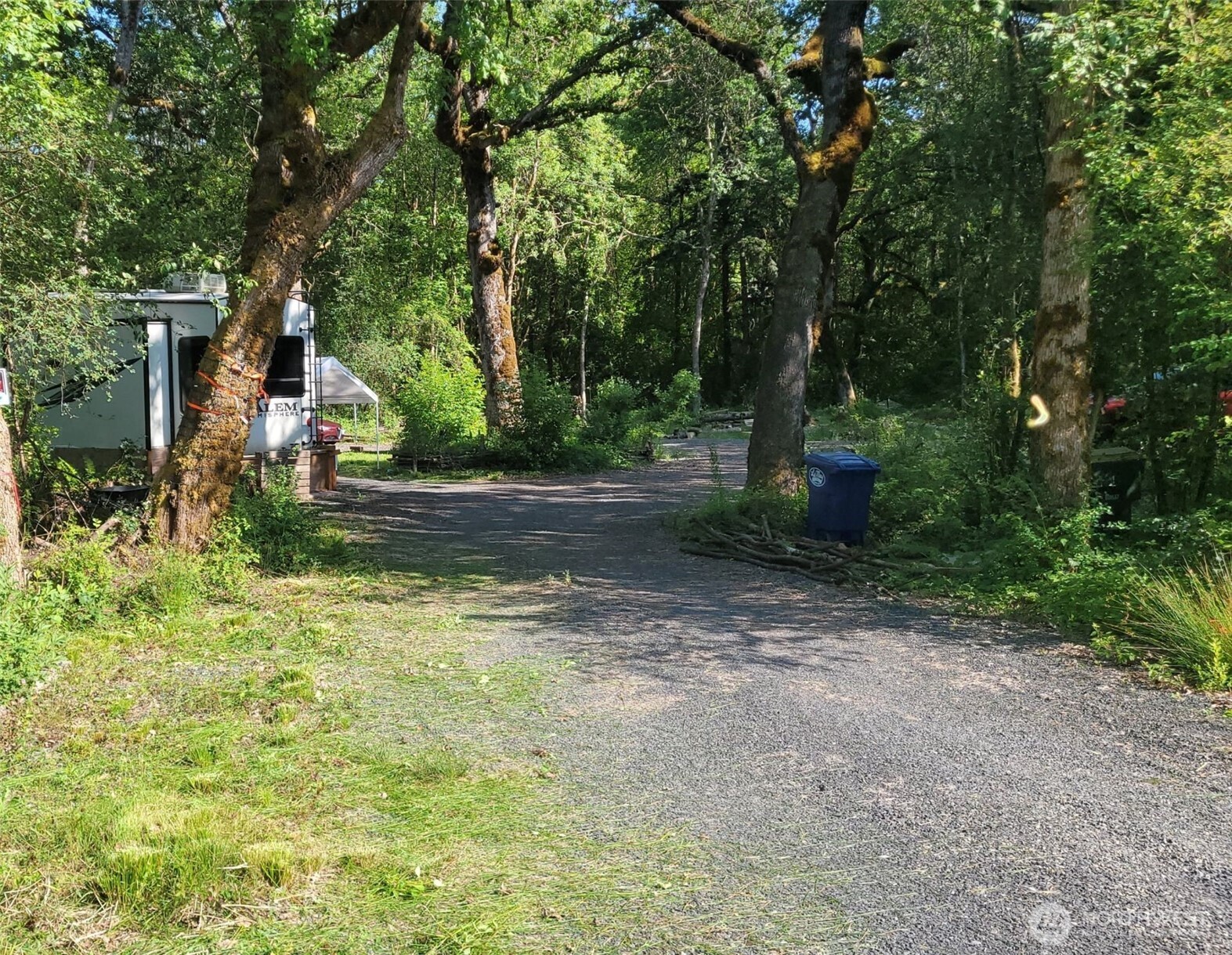 209 Frost Road Property Photo 5