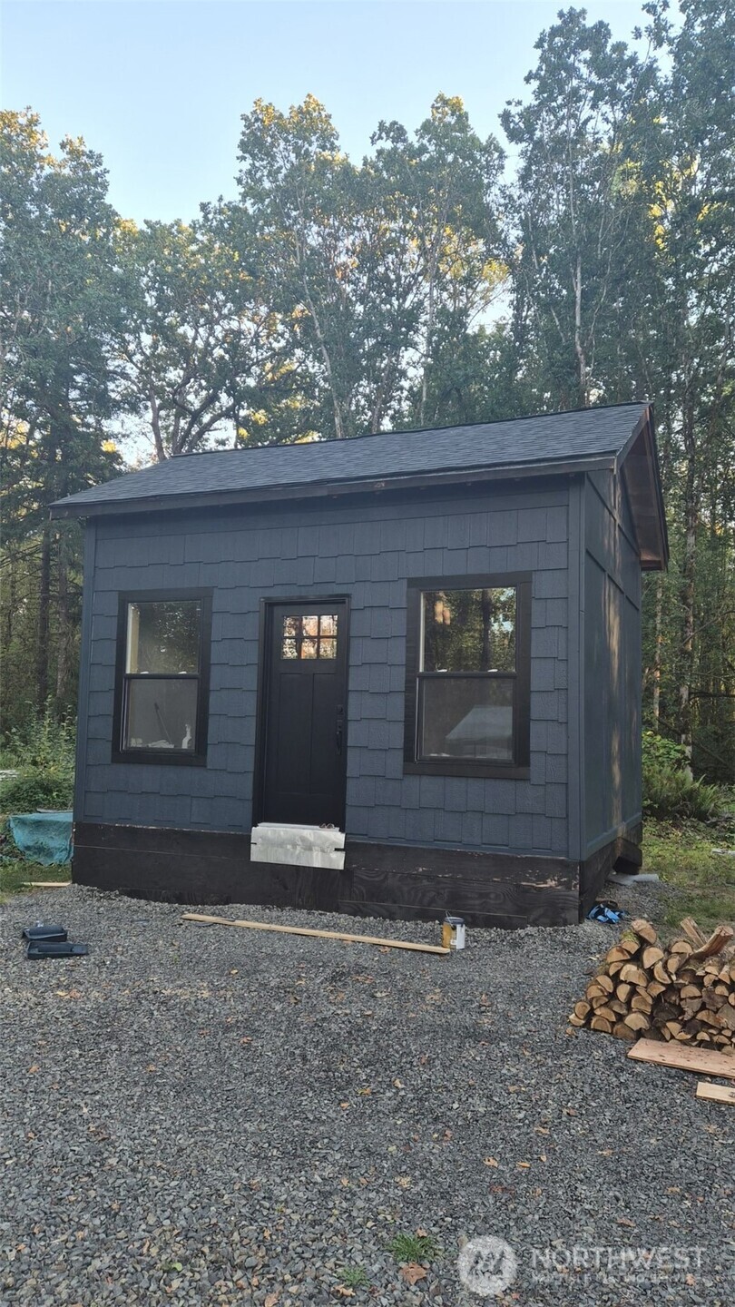 209 Frost Road Property Photo 5