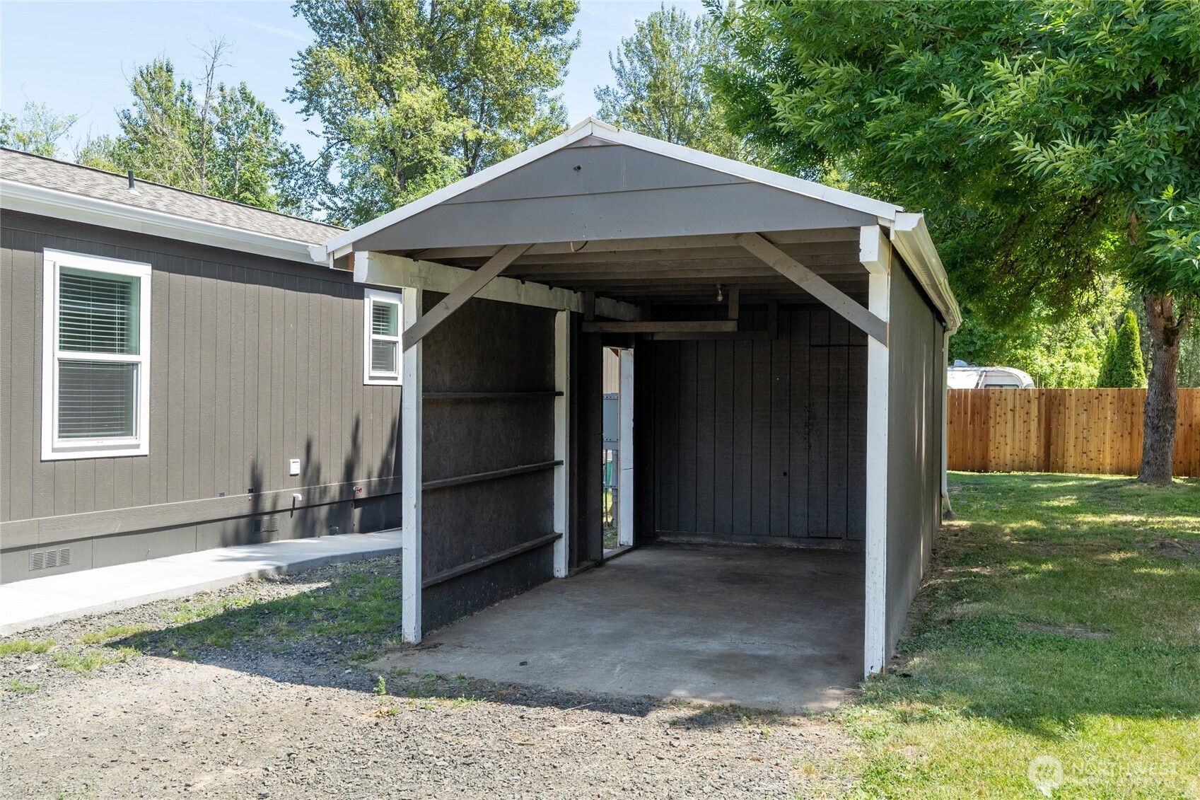 102 Sir Lancelot Way Property Photo 33