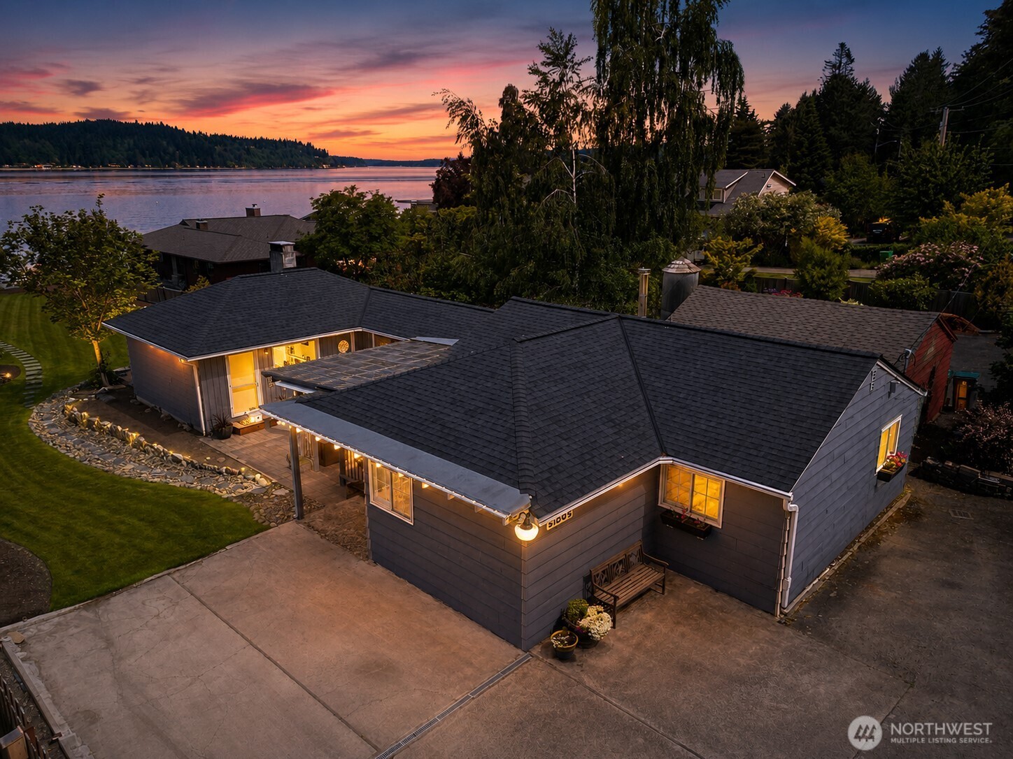 3262 Beach Drive Property Photo 1