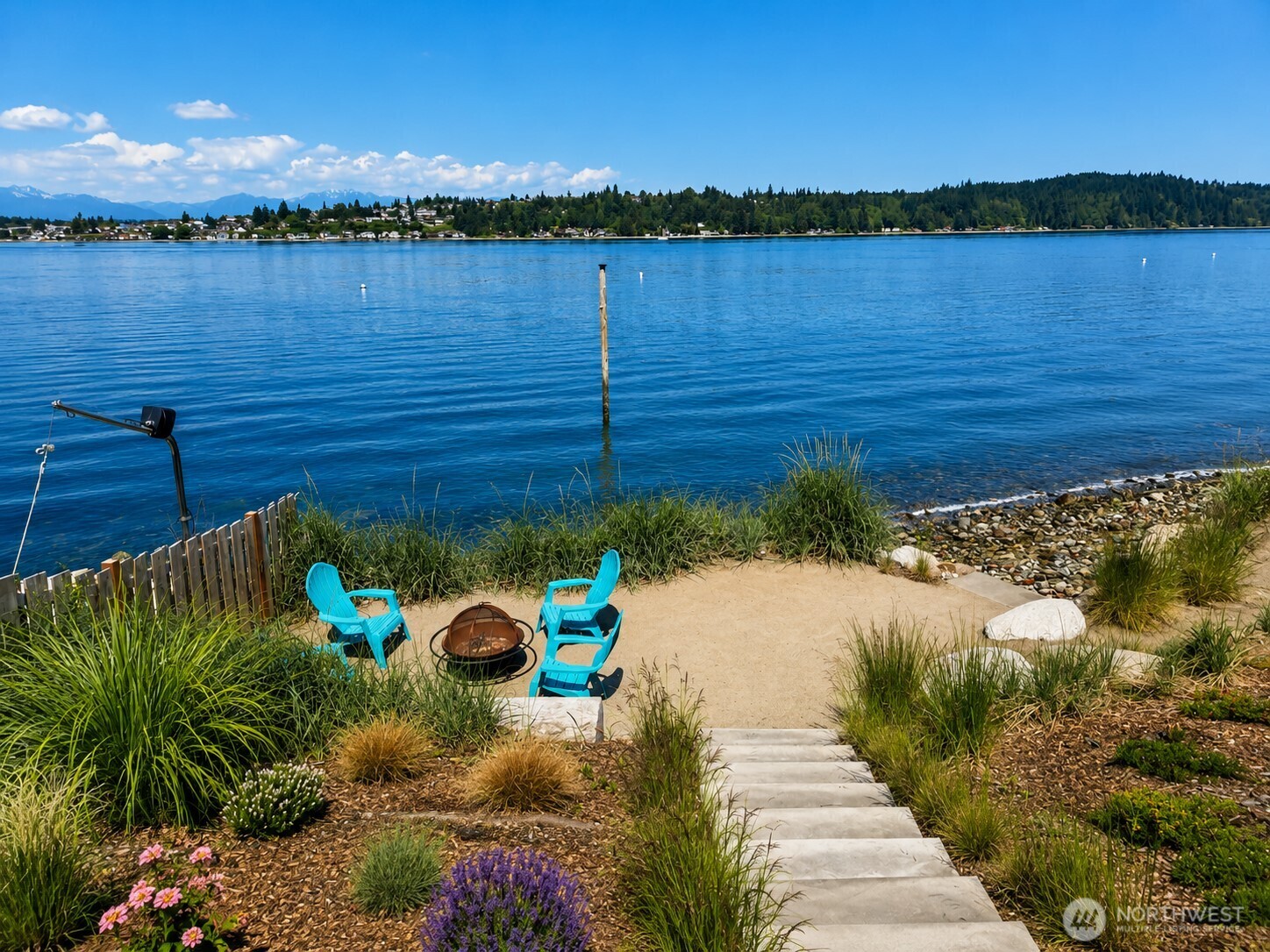 3262 Beach Drive Property Photo 6