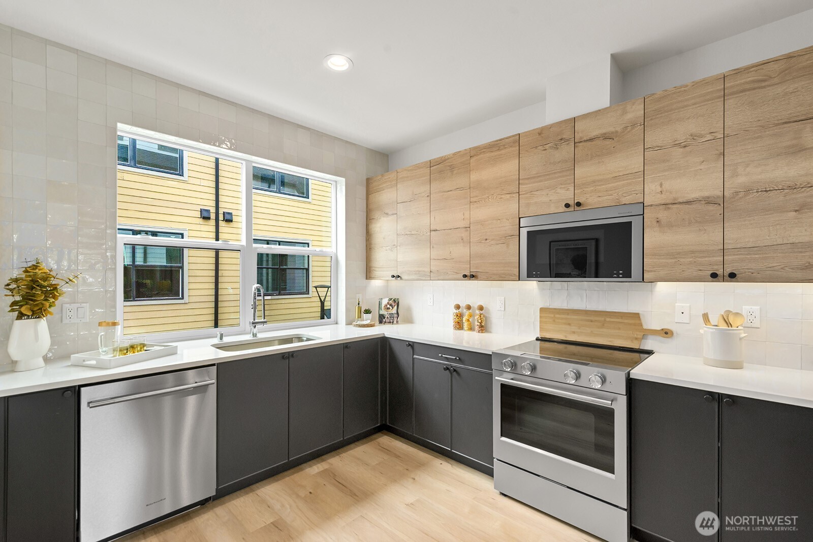 767 7th Avenue Property Photo 8