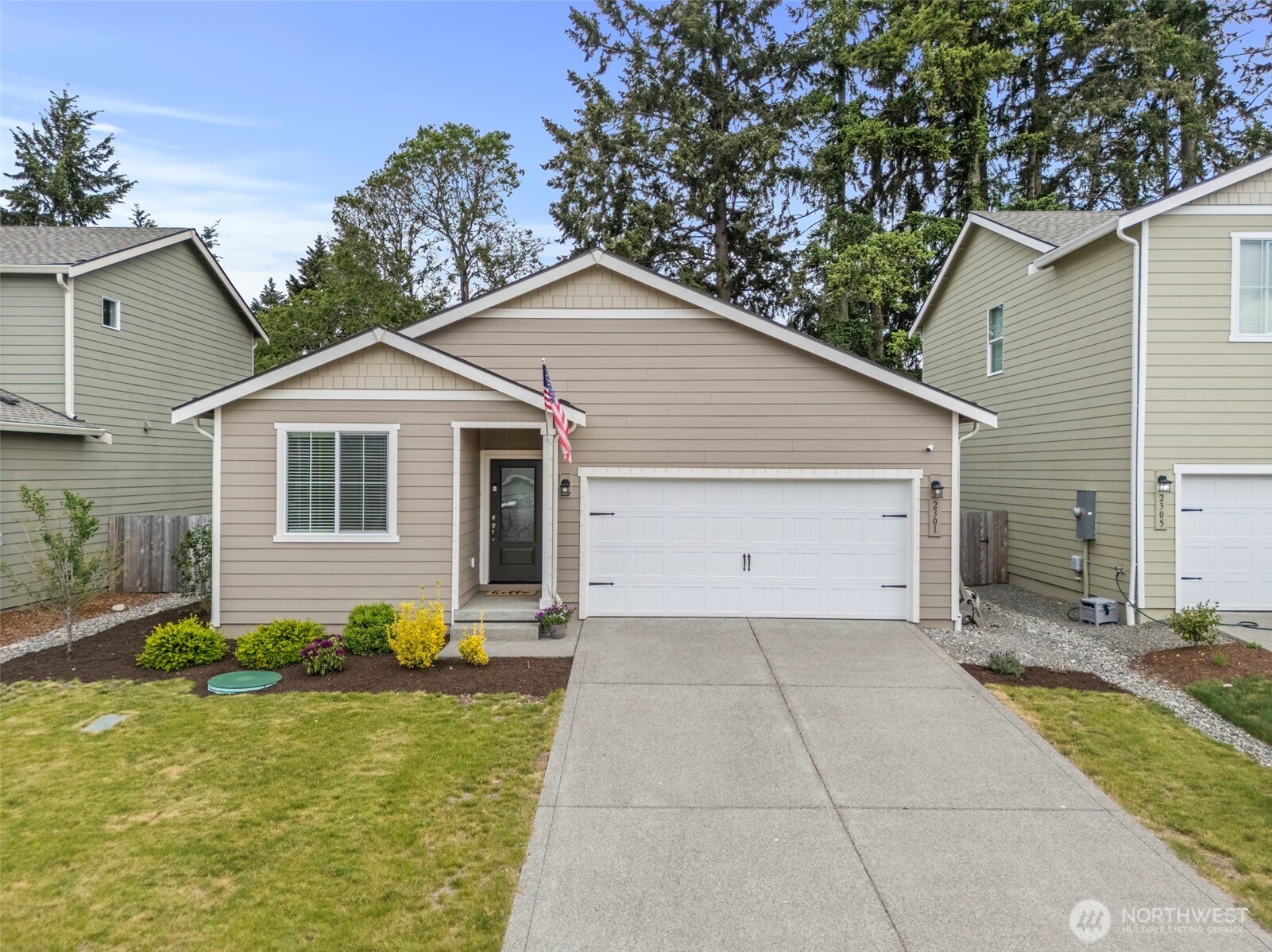 2301 158th Street Ct Property Photo 2