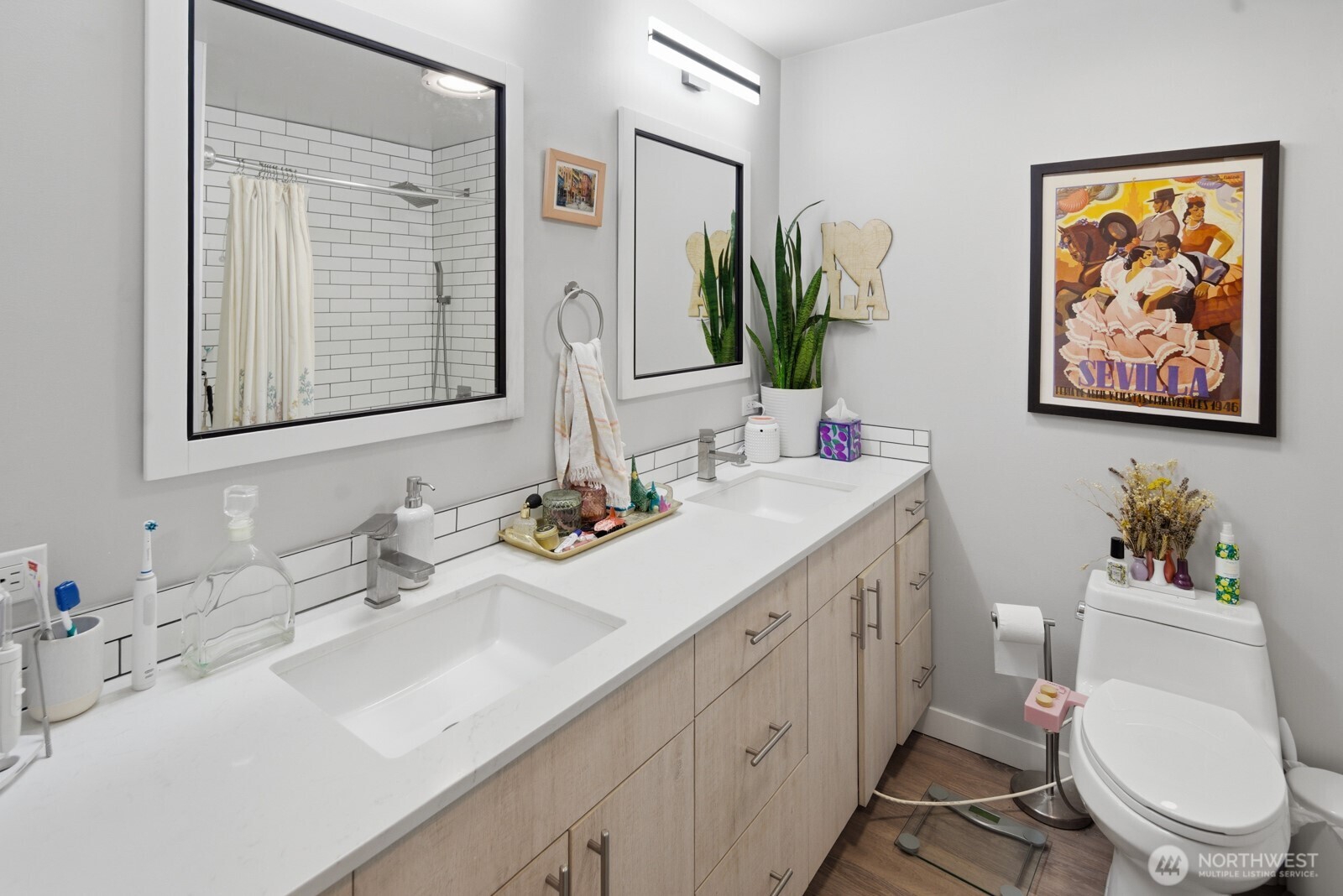 2362 Franklin Avenue Property Photo 4