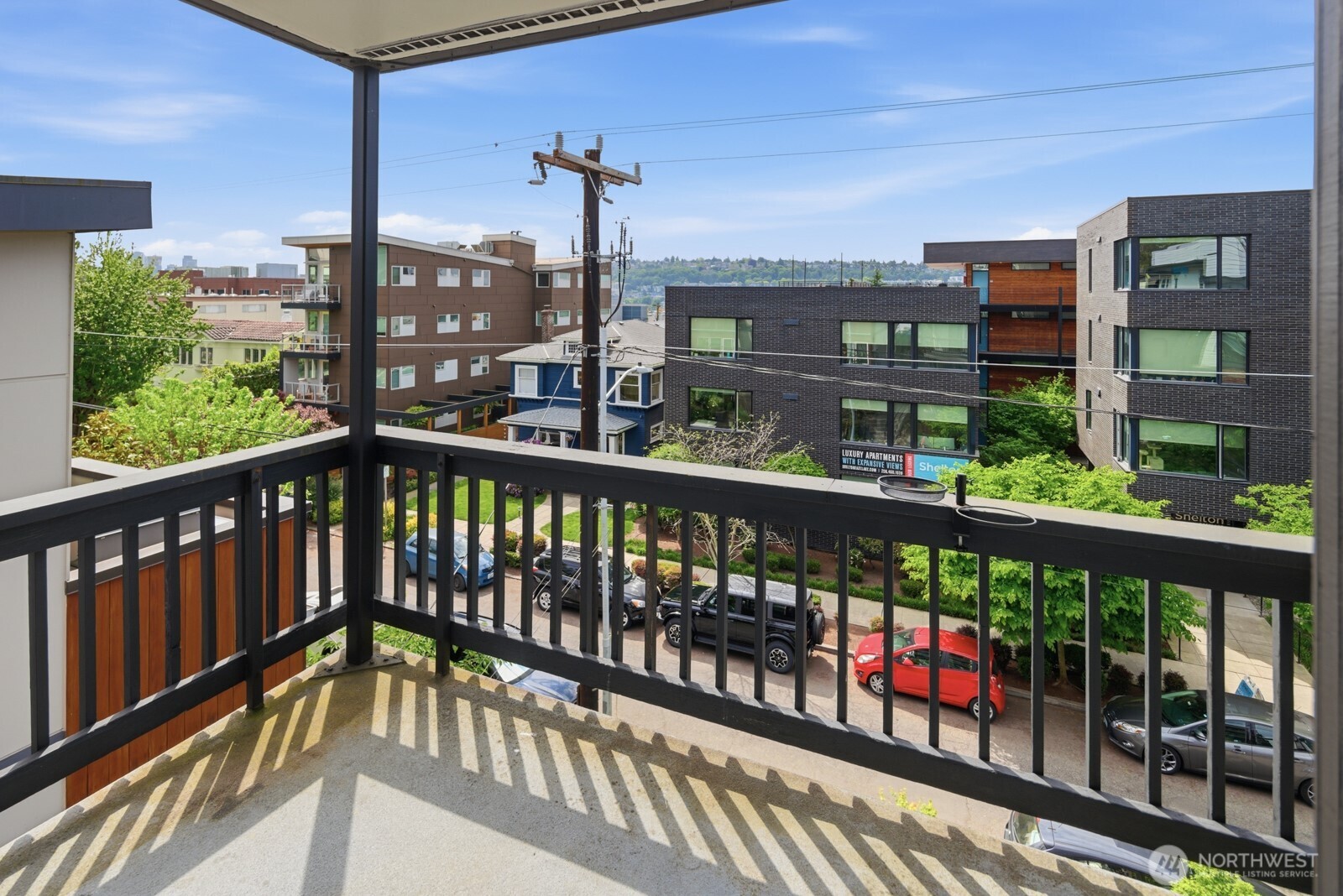 2362 Franklin Avenue Property Photo 8