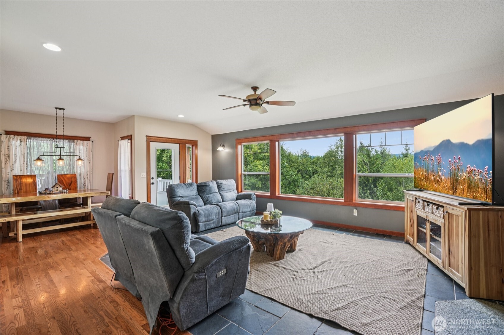 14900 Ne Critter Hill Drive Property Photo 3