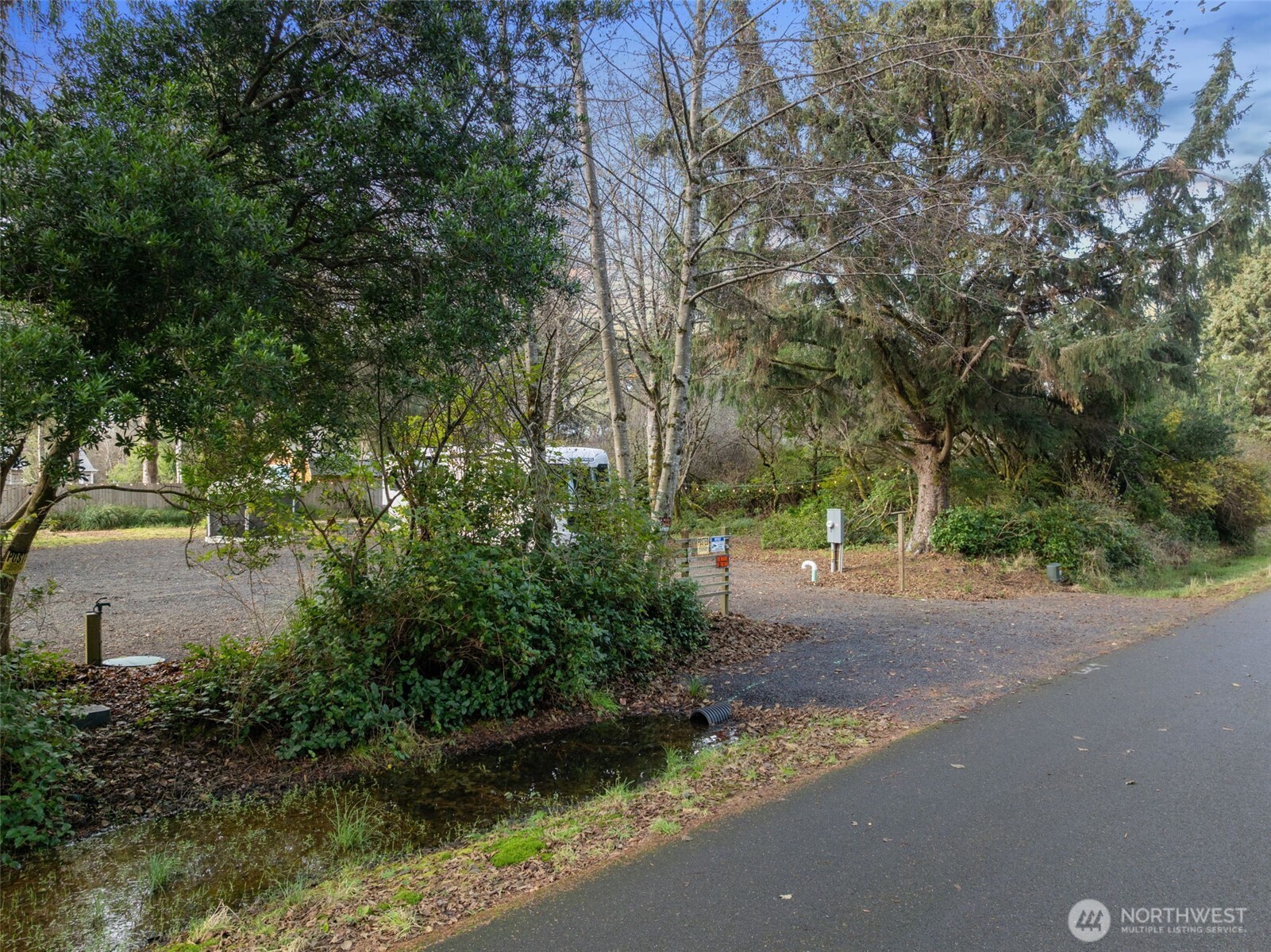 337 Mast Ave Nw Property Photo 2