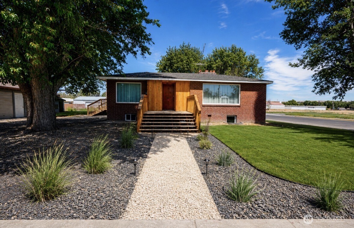 134 4th Avenue Property Photo 1