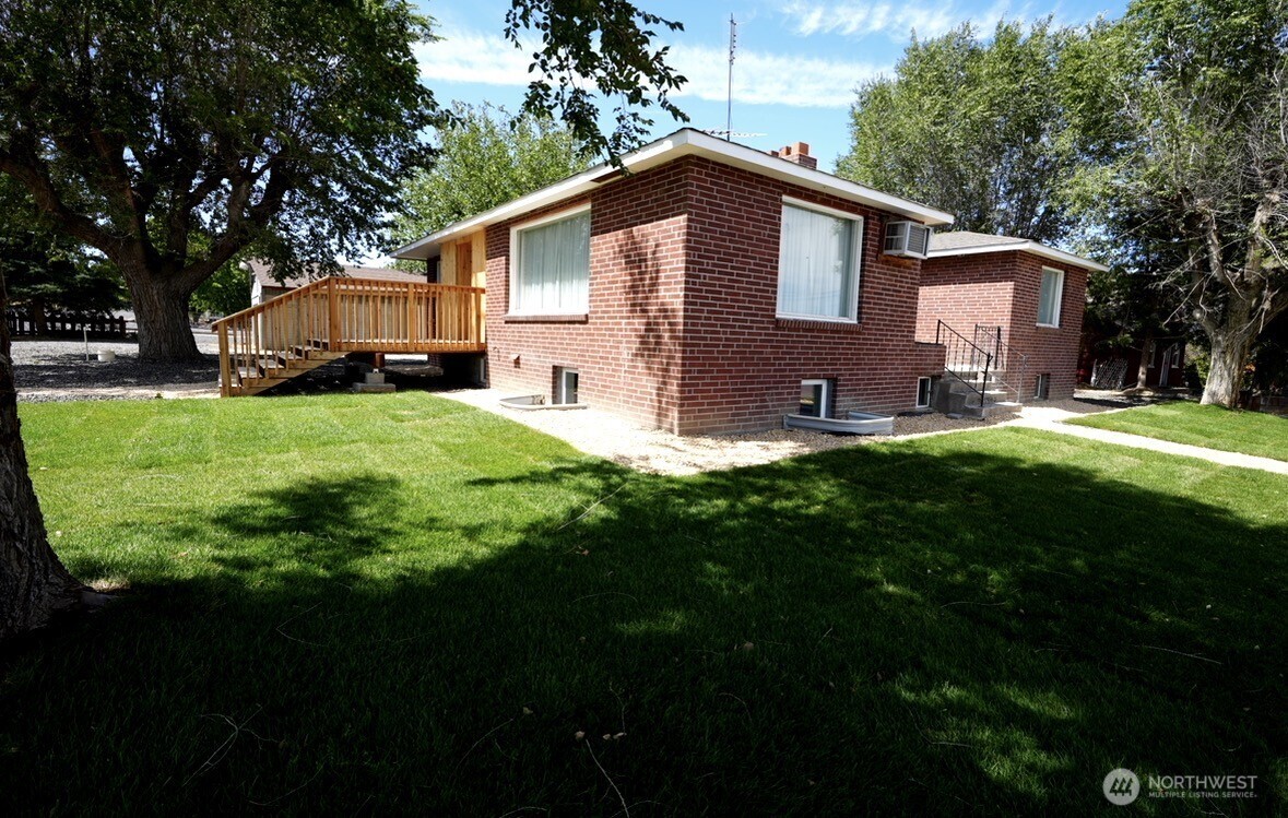 134 4th Avenue Property Photo 3