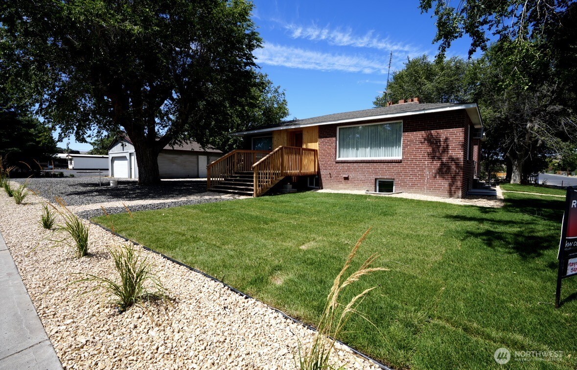 134 4th Avenue Property Photo 39