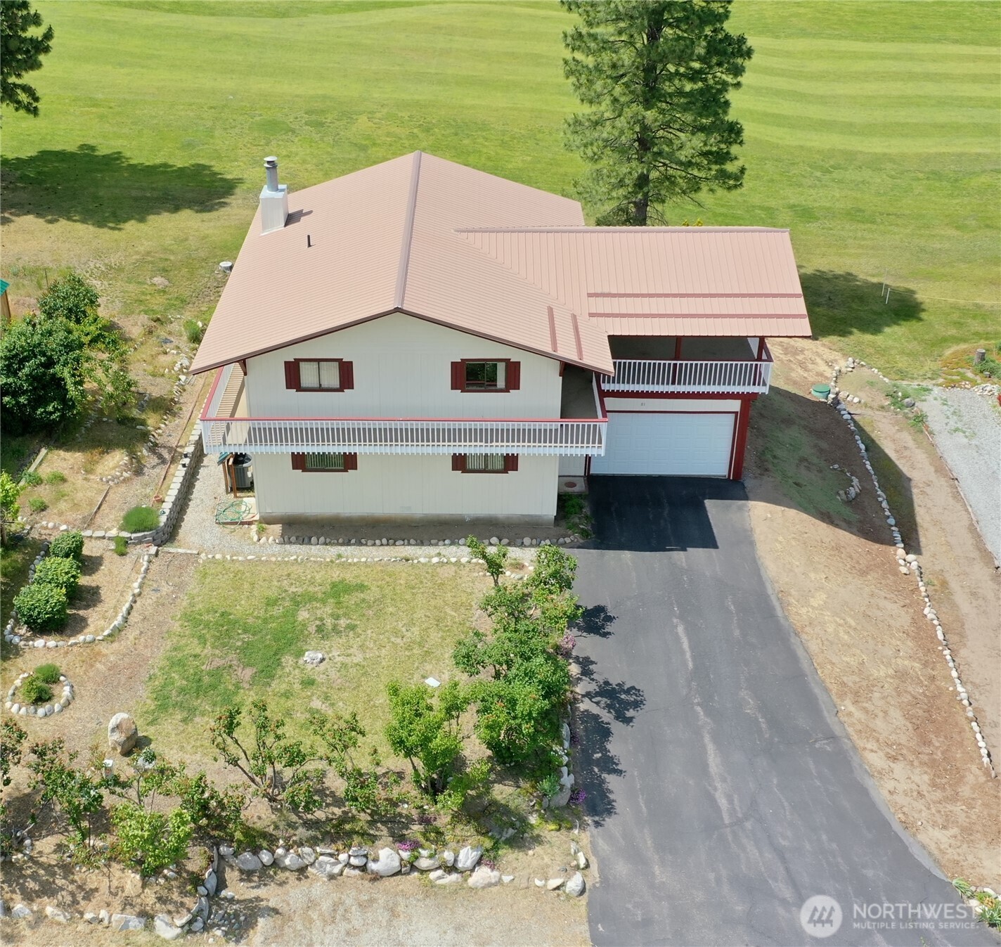 81 Golf Course Drive Property Photo 3