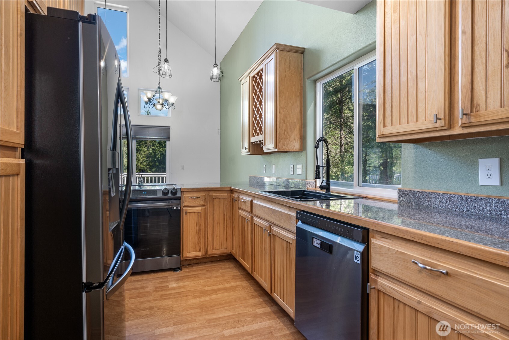 110 E Glacier Crest Road Property Photo 4