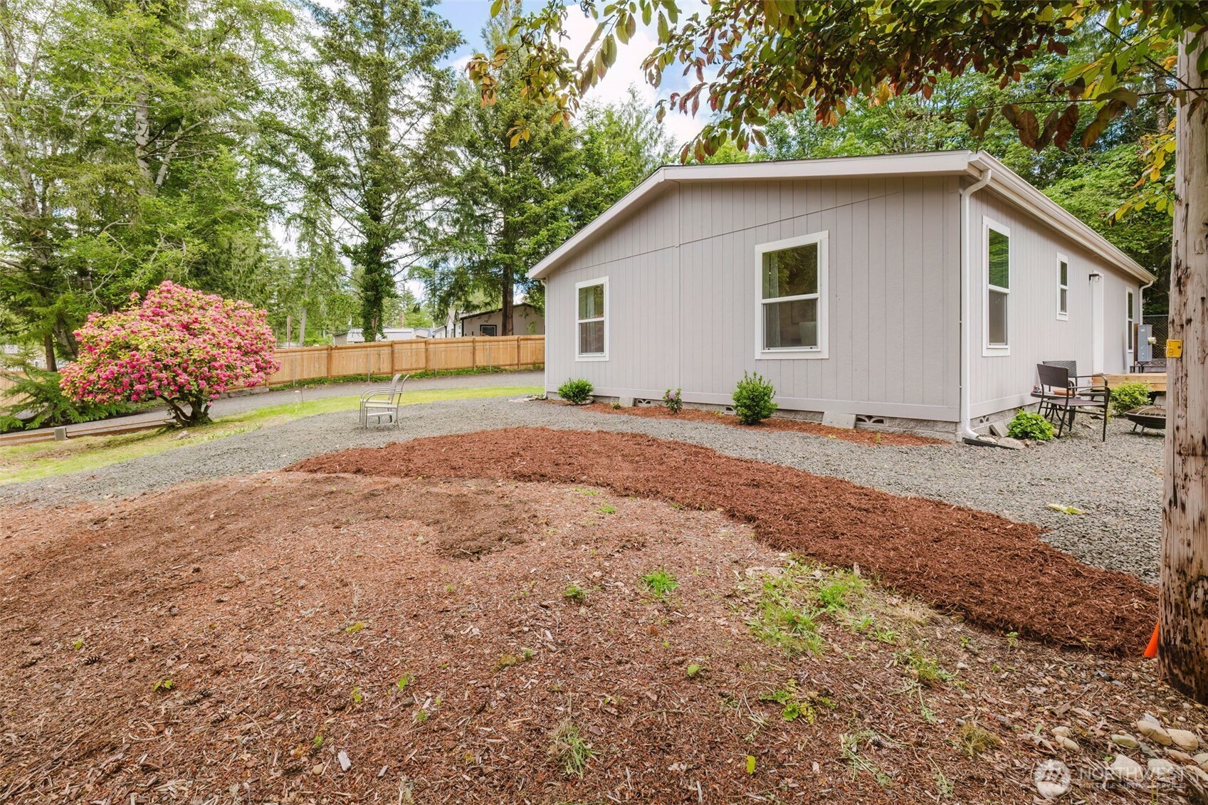 540 E Lakeshore Drive Property Photo 3