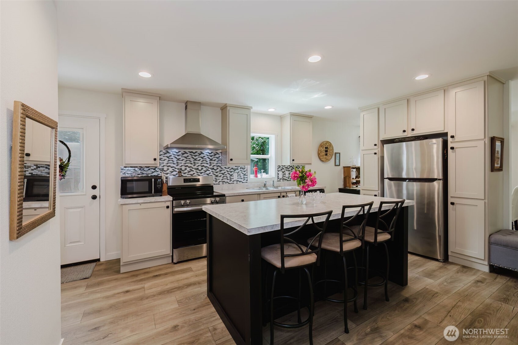 540 E Lakeshore Drive Property Photo 8