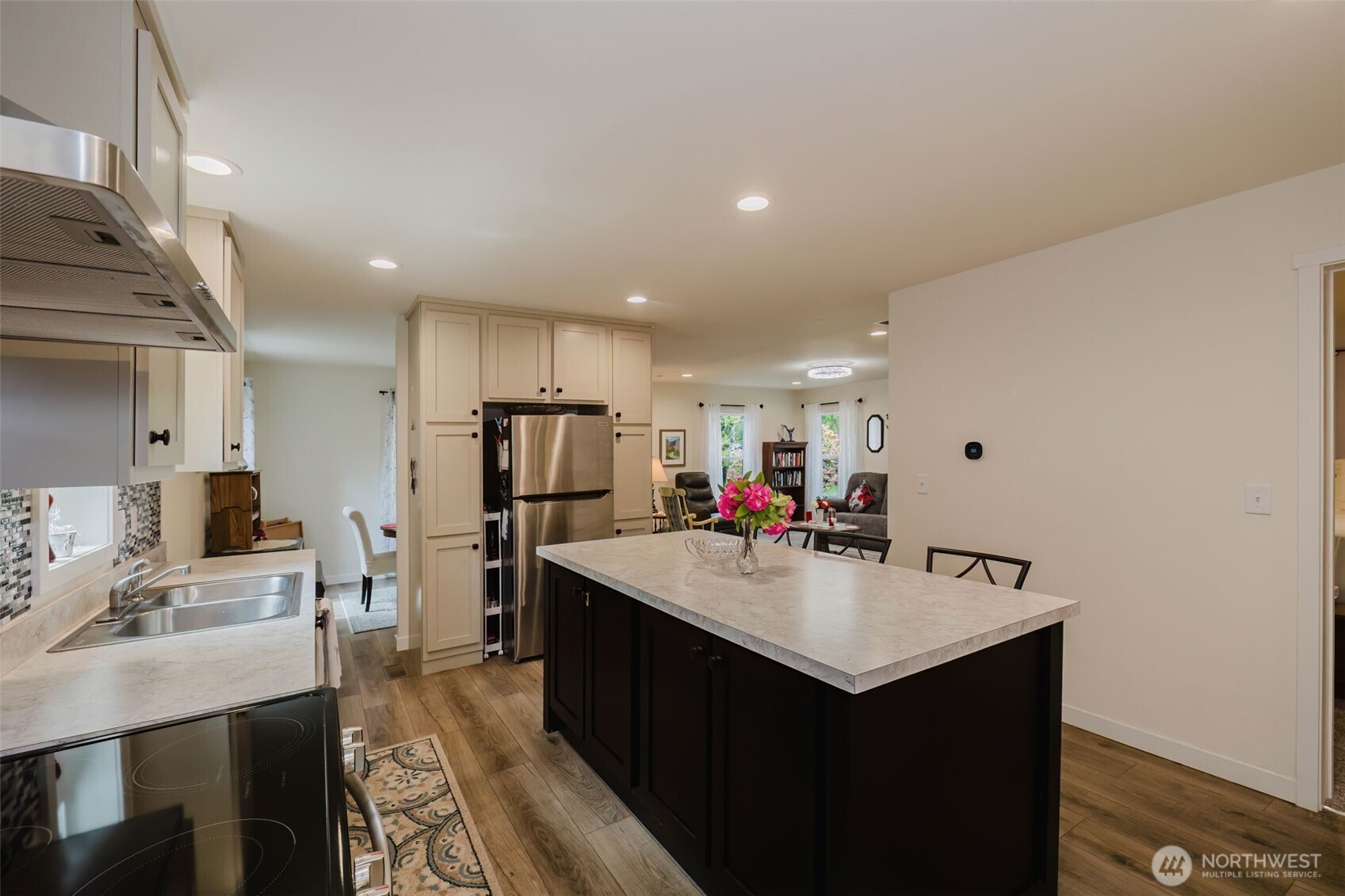 540 E Lakeshore Drive Property Photo 10