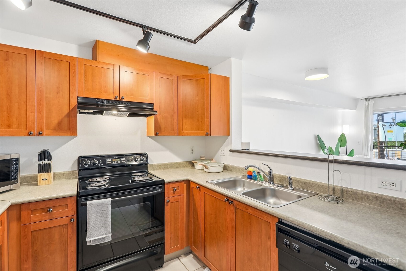 500 Elliott Avenue 405 Property Photo 12