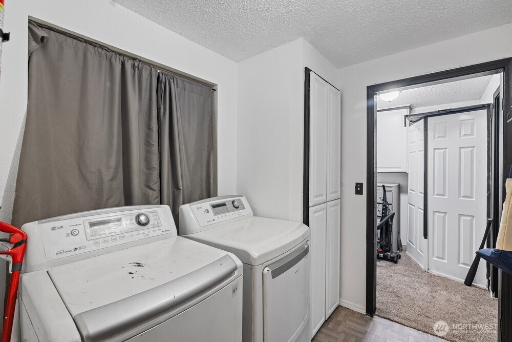 1607 W 46th Avenue Property Photo 11
