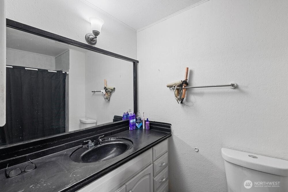 1607 W 46th Avenue Property Photo 14