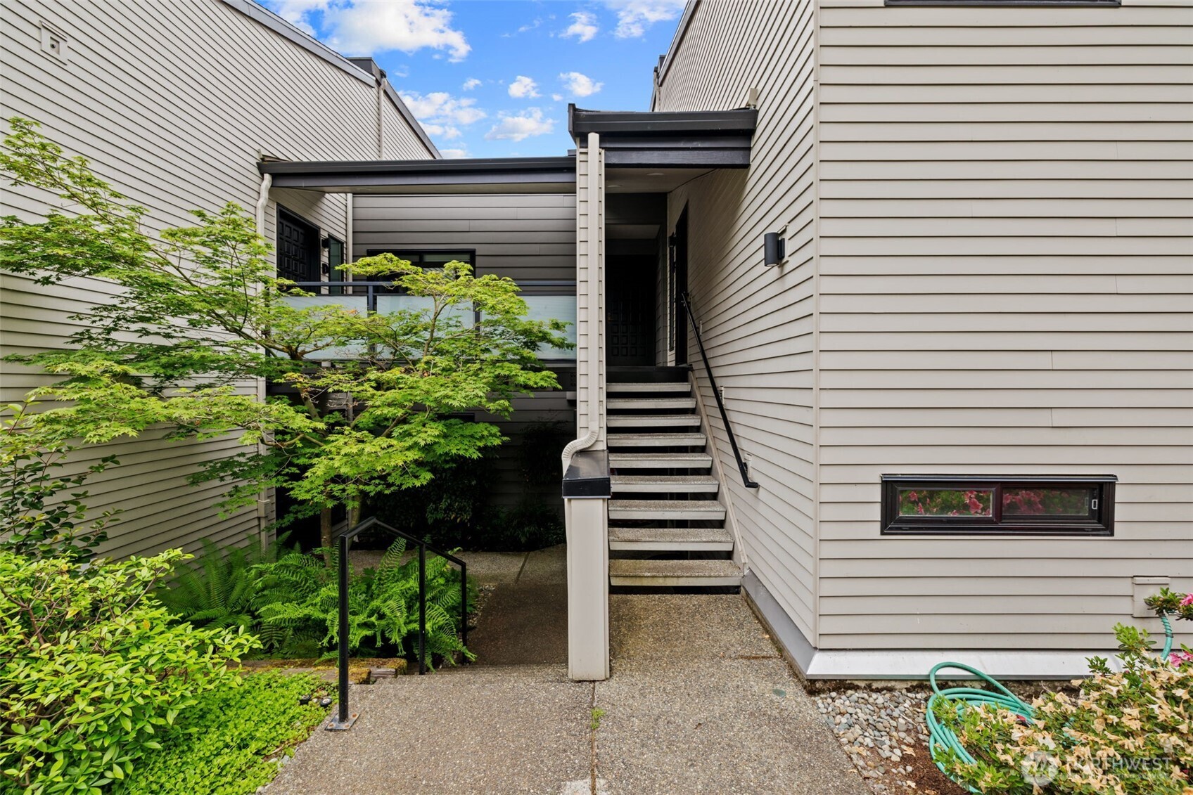 11226 Ne 68th Street E Property Photo 6